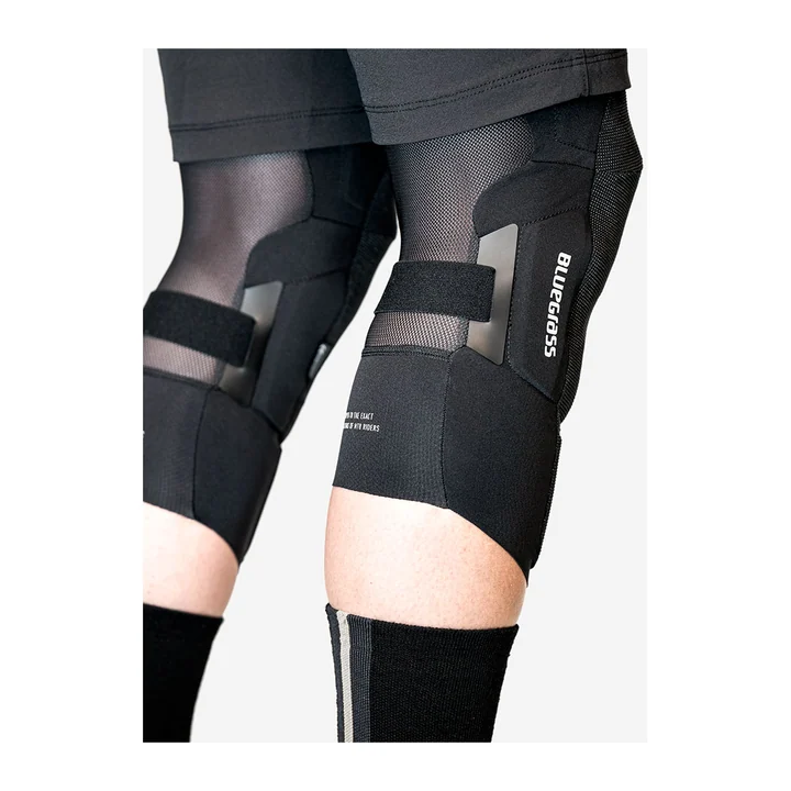 Bluegrass Aura Core Knee Black — 3