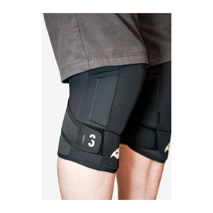 Bluegrass 3Straps Knee Black